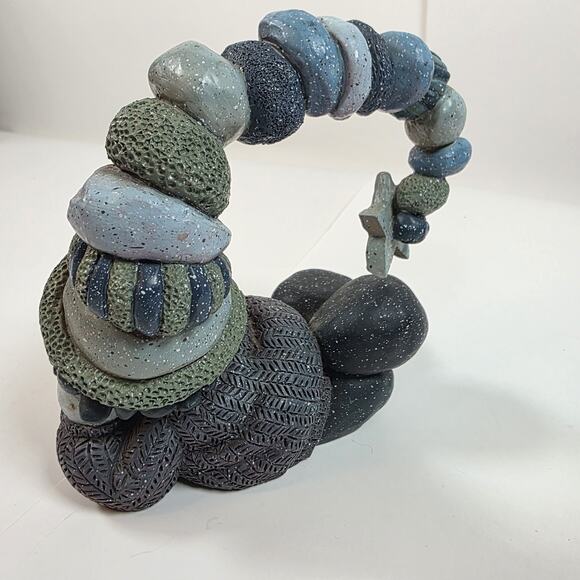 Winter Decor Resin figurine pebble Star hat snow indoor 2001 Santas workshopM - Picture 4 of 7